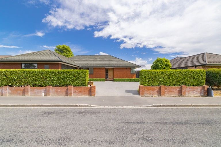 Photo of property in 15 Farquhars Road, Redwood, Christchurch, 8051