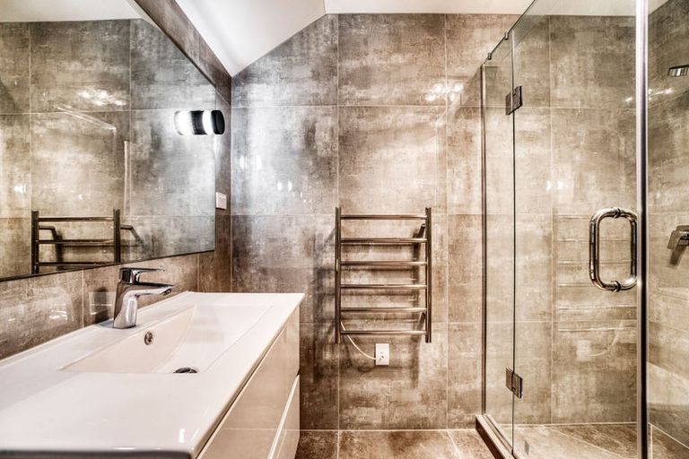 Photo of property in 2/5 Marsh Avenue, Forrest Hill, Auckland, 0620