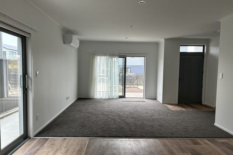 Photo of property in 15 Koreke Close, Kenepuru, Porirua, 5022