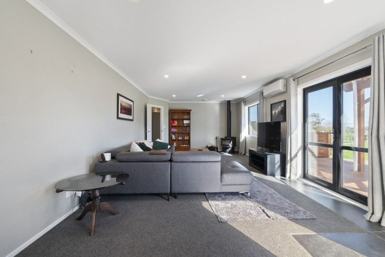 Photo of property in 841 Makerua Road, Tokomaru, Palmerston North, 4474