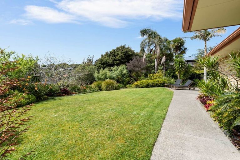Photo of property in 20 Roberta Crescent, Orewa, 0931
