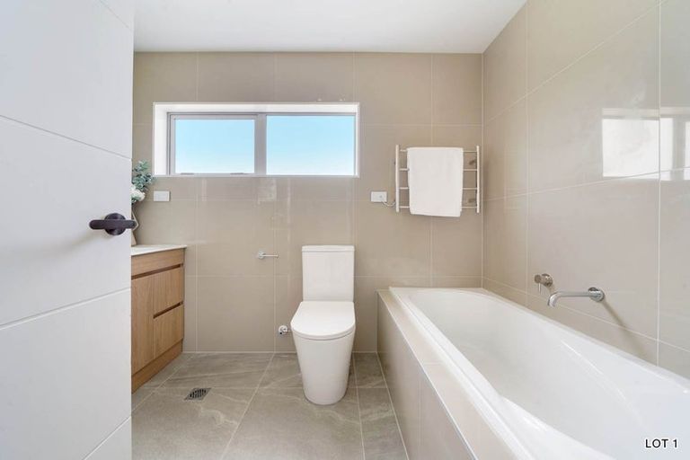Photo of property in 40d Estuary Road, Weymouth, Auckland, 2103