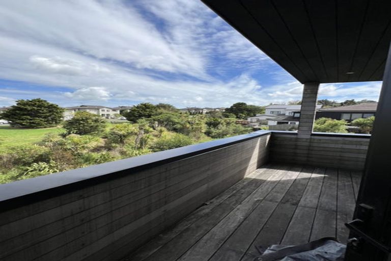 Photo of property in 3 Wyon Way, Flat Bush, Auckland, 2016