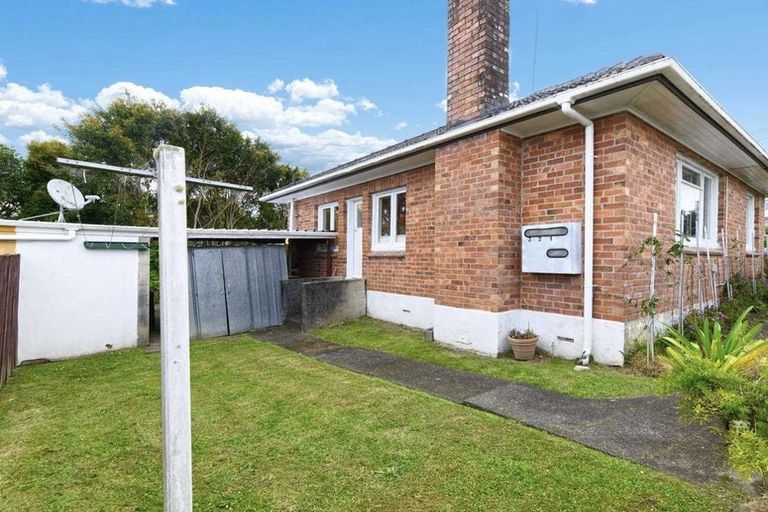 Photo of property in 1/16 Karaka Street, New Lynn, Auckland, 0600
