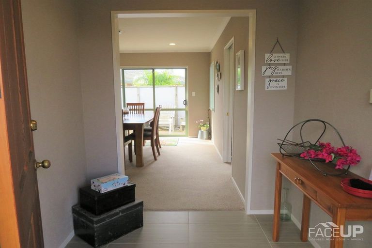 Photo of property in 22 Connemara Court, West Harbour, Auckland, 0618