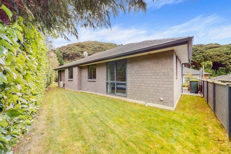 Photo of property in 31 Mooring Close, Whitby, Porirua, 5024