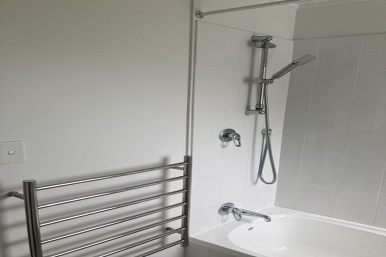 Photo of property in 7 Andros Place, Unsworth Heights, Auckland, 0632