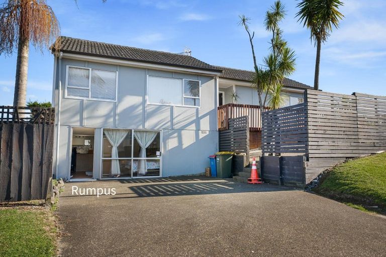 Photo of property in 44 Zita Maria Drive, Massey, Auckland, 0614