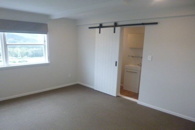 Photo of property in 49 Pembroke Road, Northland, Wellington, 6012