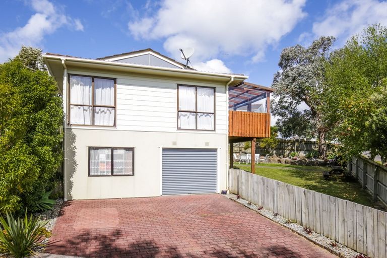 Photo of property in 10 Rena Place, West Harbour, Auckland, 0618