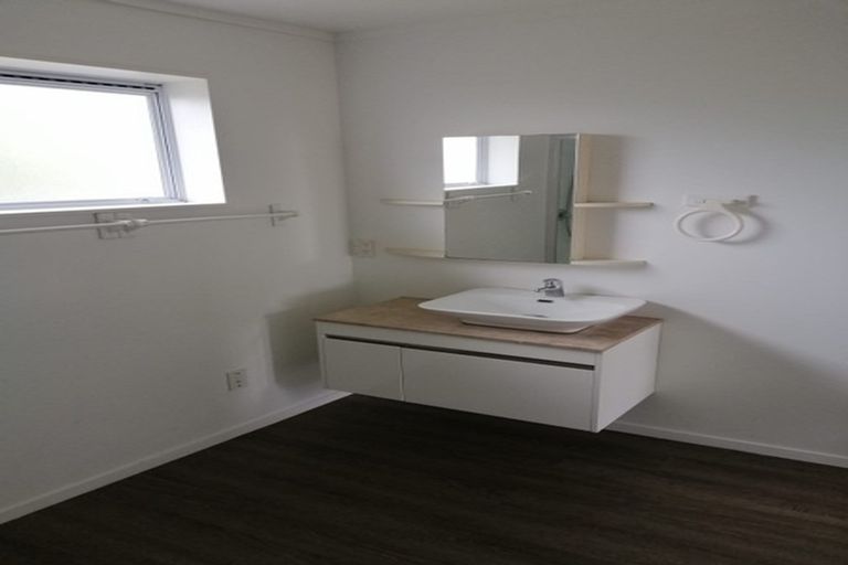 Photo of property in 33a Springs Road, Parakai, 0830