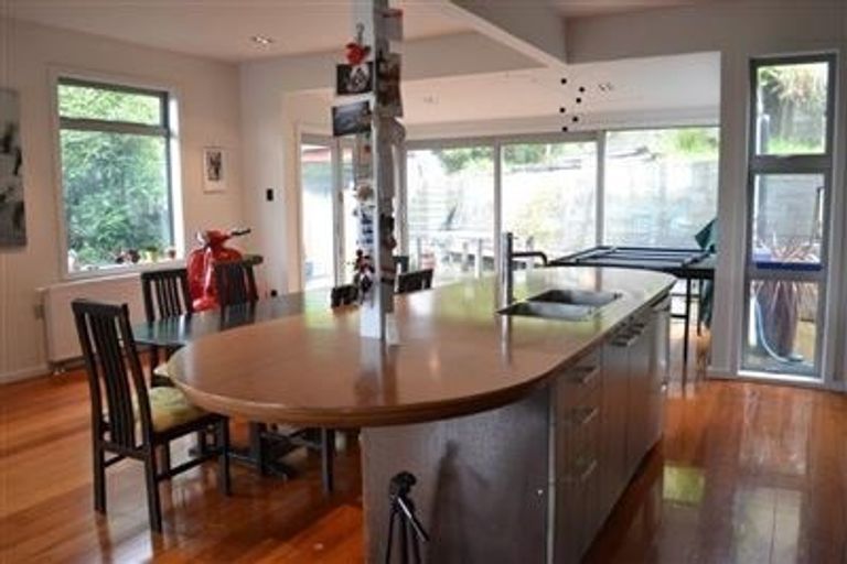 Photo of property in 5 Valley Street, Island Bay, Wellington, 6023