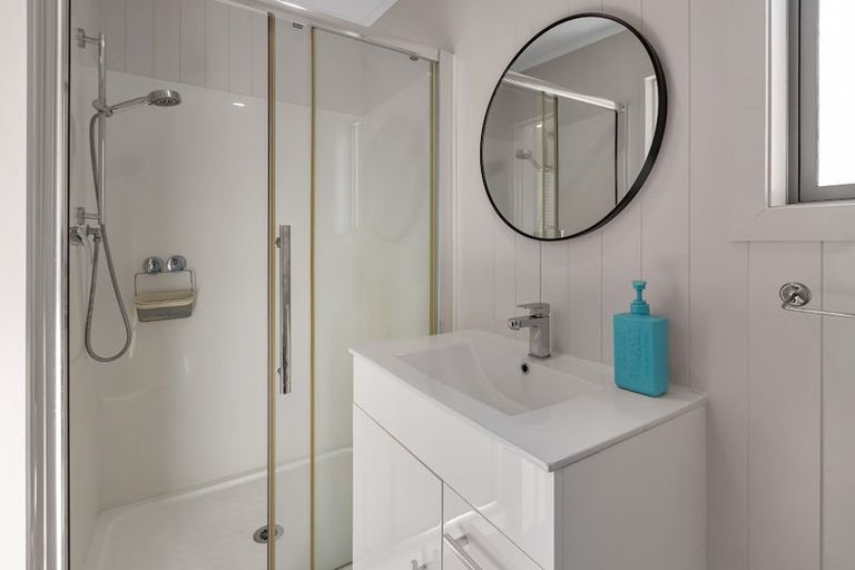 Photo of property in 66 One Tree Point Road, One Tree Point, 0118
