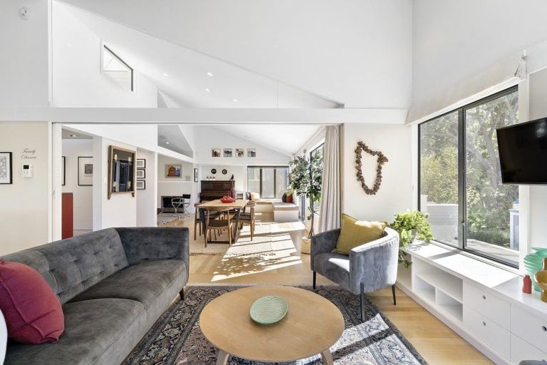 Photo of property in 96 Hill Street, Thorndon, Wellington, 6011