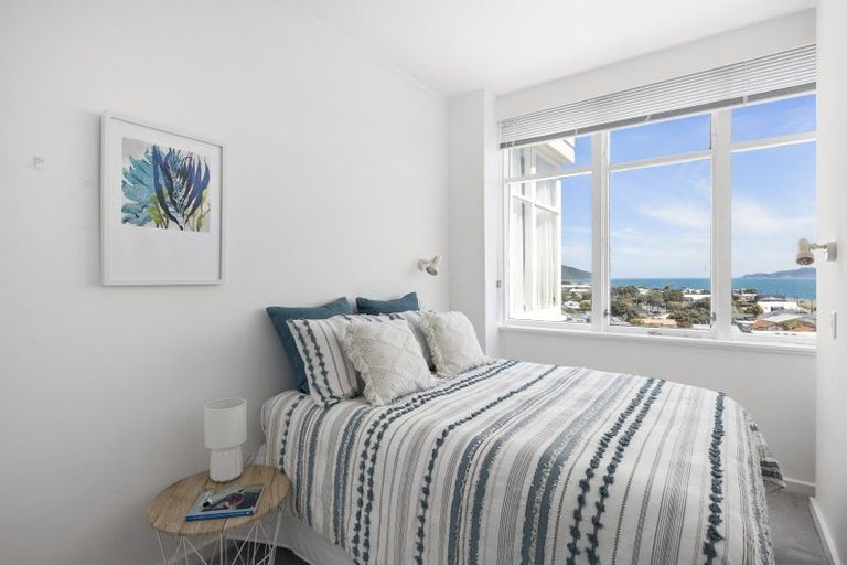 Photo of property in Rona House, 33 Rimu Street, Eastbourne, Lower Hutt, 5013