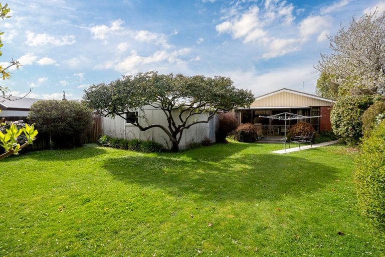 Photo of property in 33 Martbern Crescent, Bishopdale, Christchurch, 8053