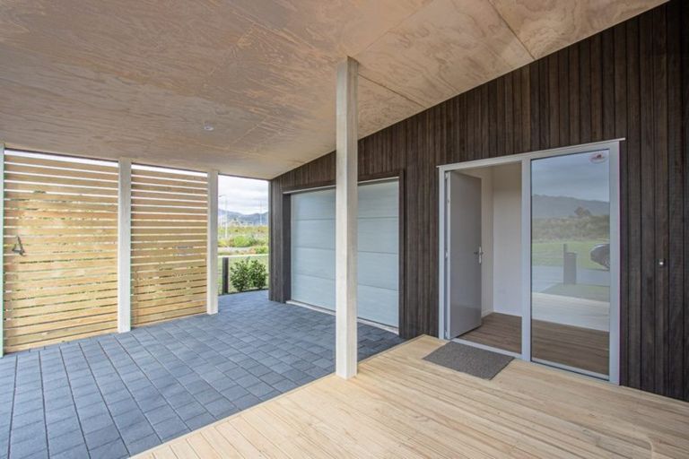 Photo of property in 3 Mirek Street, Waikanae, 5036