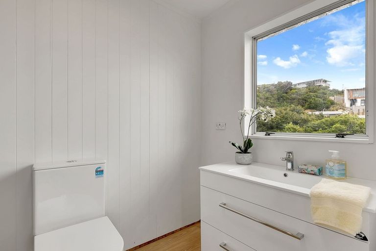 Photo of property in 10 Kahu Road, Paremata, Porirua, 5024