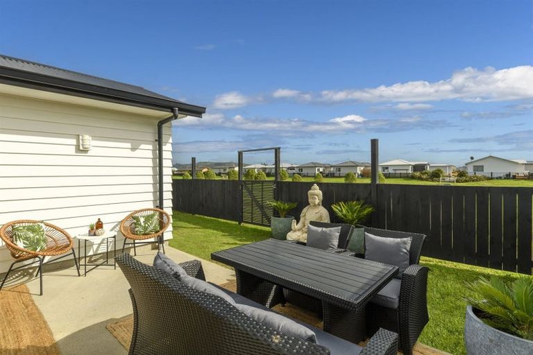 Photo of property in 42 Cupples Street, Papamoa Beach, Papamoa, 3118