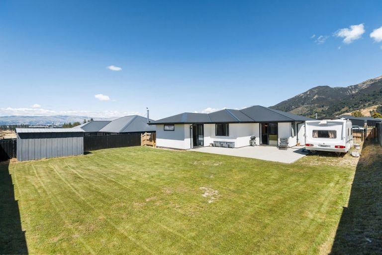 Photo of property in 10 Magpie Place, Lake Hawea, 9382