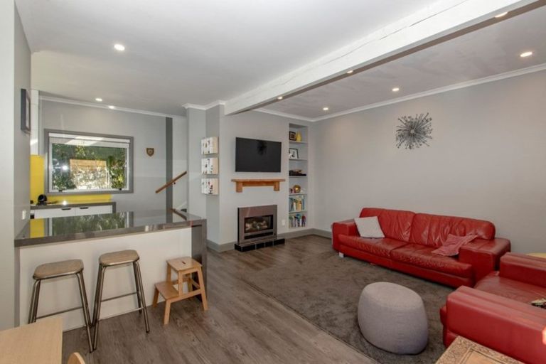 Photo of property in 22 Enfield Road, Hospital Hill, Napier, 4110