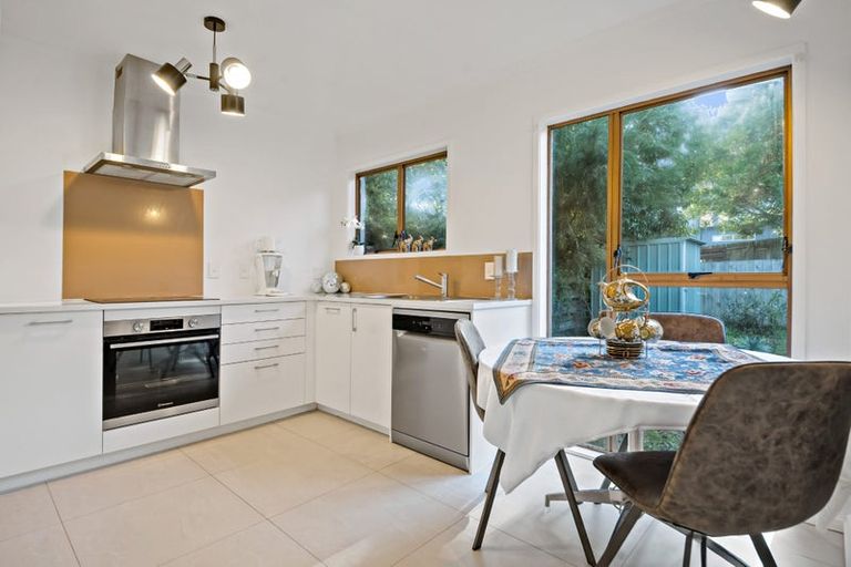 Photo of property in 3/550 Glenfield Road, Glenfield, Auckland, 0629