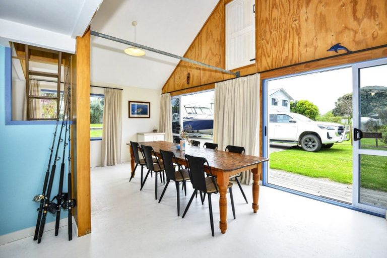 Photo of property in 140 Newcastle Street, Mahia, 4198