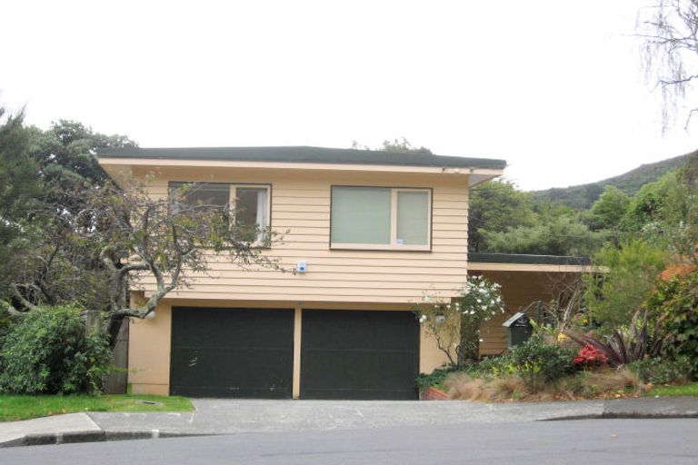 Photo of property in 4 Crawford Grove, Naenae, Lower Hutt, 5011
