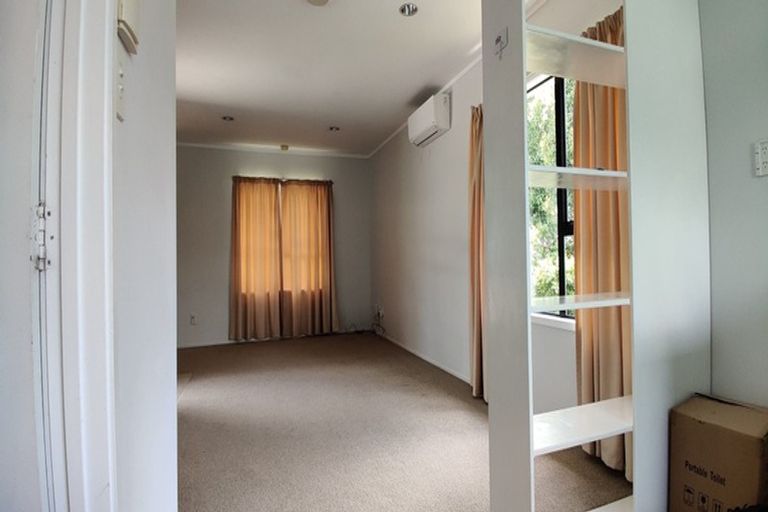 Photo of property in 2/12 Heathglen Place, Bayview, Auckland, 0629