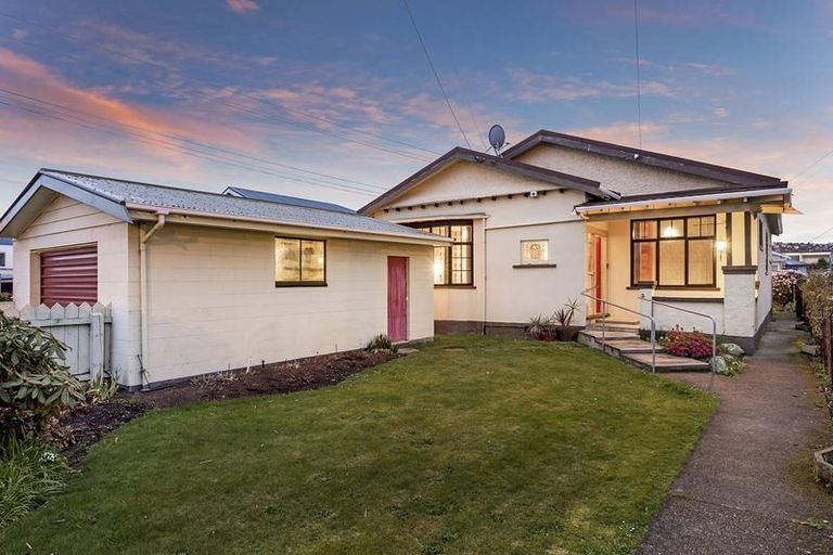 Photo of property in 26 Hargest Crescent, Saint Kilda, Dunedin, 9012