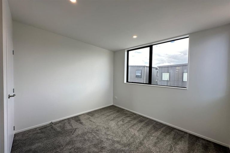 Photo of property in 14 Parahau Road, Papakura, 2110