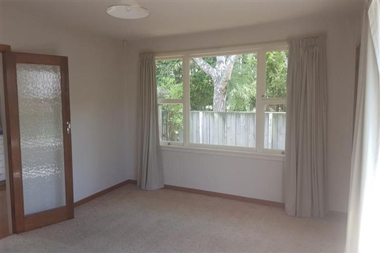 Photo of property in 1/98 Crofton Road, Harewood, Christchurch, 8051