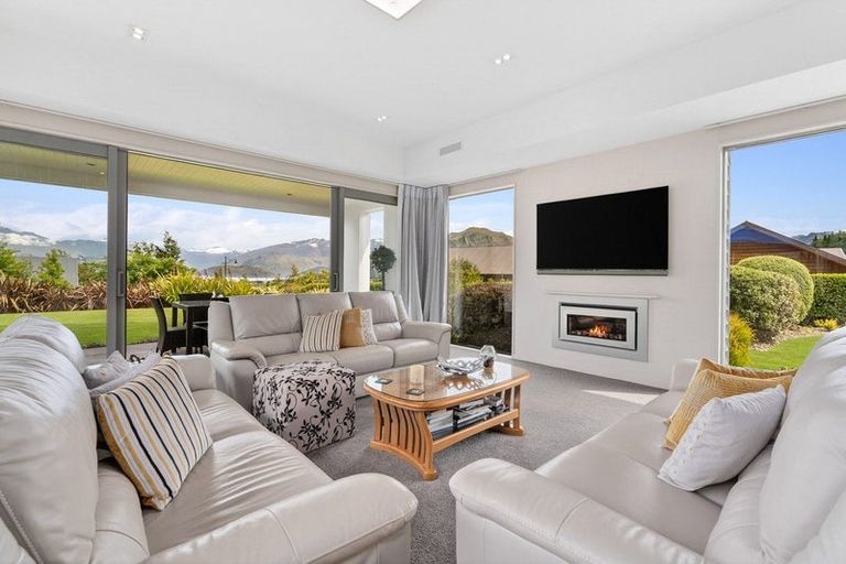 Photo of property in 70 Forest Heights, Wanaka, 9305