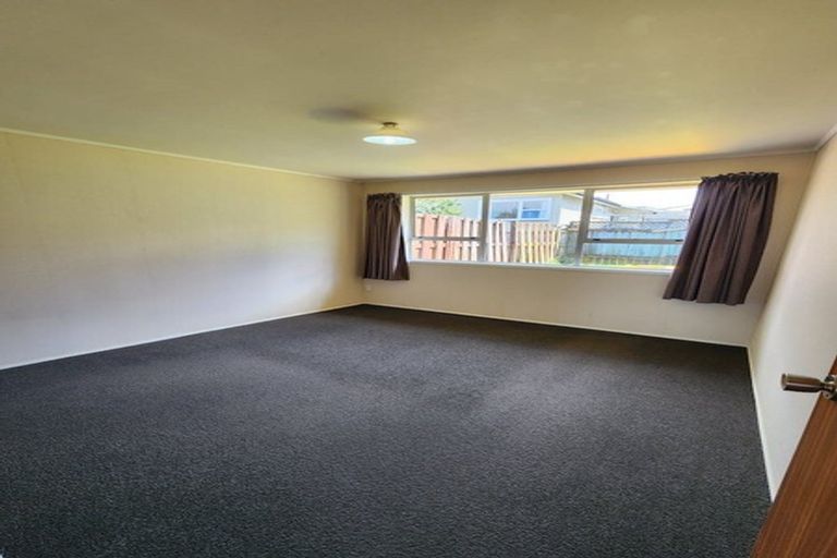 Photo of property in 1/22 La Perouse Street, Botany Downs, Auckland, 2010