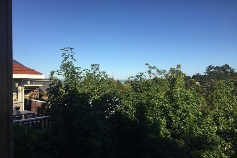 Photo of property in 32 Peter Terrace, Castor Bay, Auckland, 0620