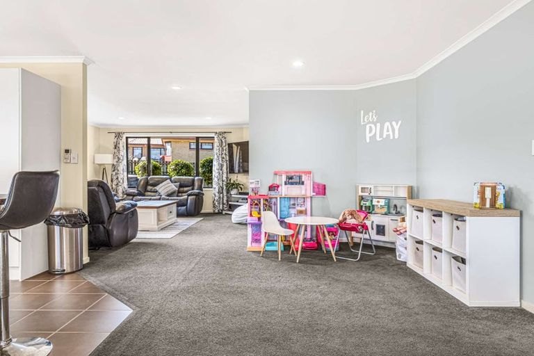 Photo of property in 12 Bella Villa Drive, Waiuku, 2123