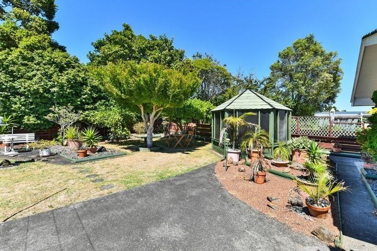 Photo of property in 20 Sunnypark Avenue, Rosehill, Papakura, 2113