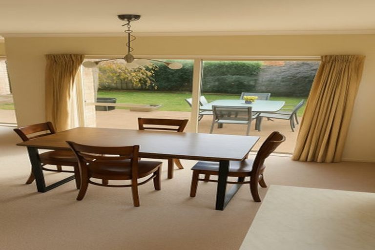 Photo of property in 32 Mandalay Place, Waiuku, 2123