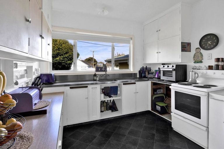 Photo of property in 52 Fairfield Road, Hawera, 4610