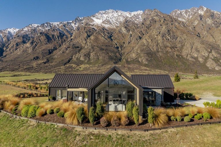 Photo of property in 1 Chimney Lane, Jacks Point, Queenstown, 9371