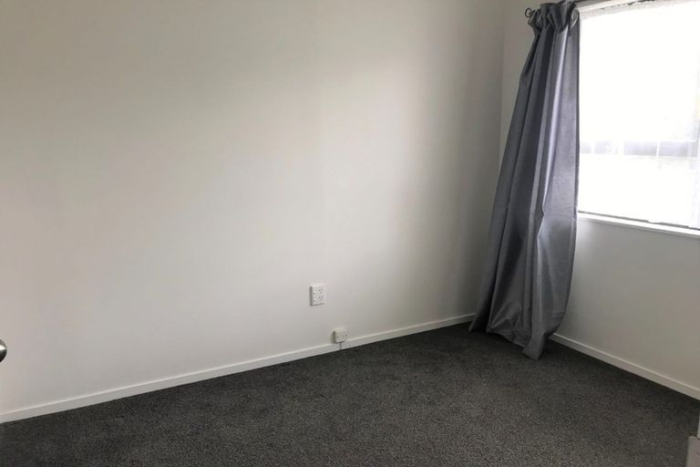 Photo of property in 124 Moire Road, West Harbour, Auckland, 0618