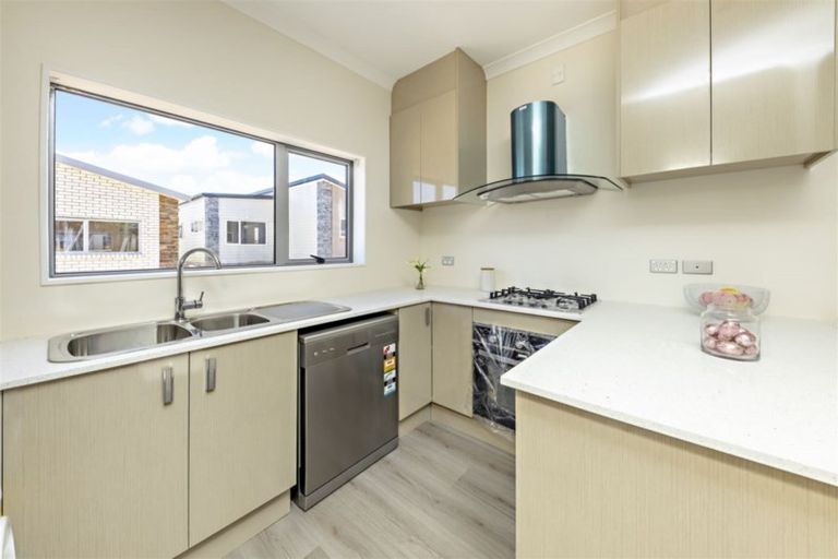 Photo of property in 55c Senator Drive, Manurewa, Auckland, 2105