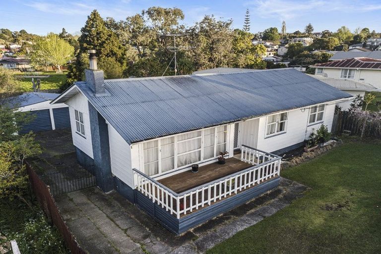 Photo of property in 22 Sarona Avenue, Glen Eden, Auckland, 0602