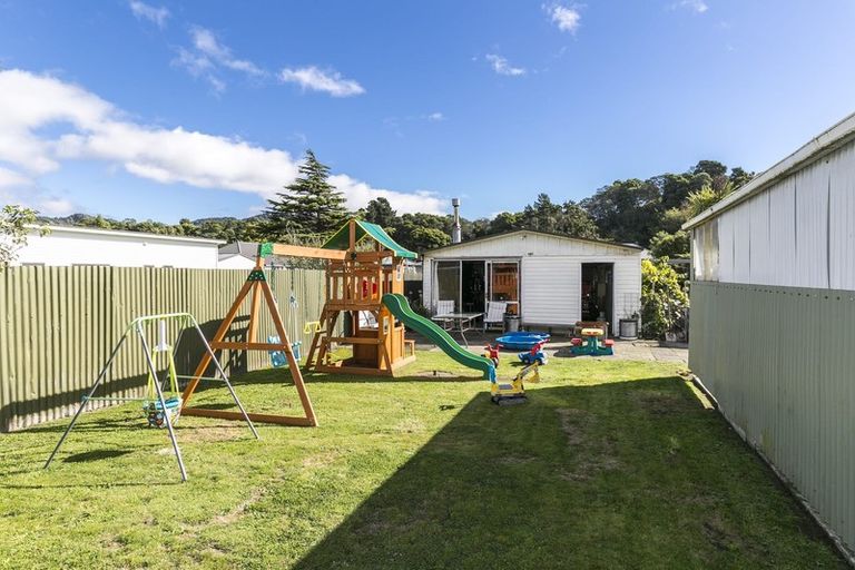 Photo of property in 61 Wellington Road, Wainuiomata, Lower Hutt, 5014