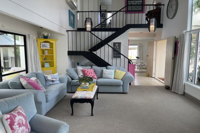 Photo of property in 3 Moana Place, Taradale, Napier, 4112