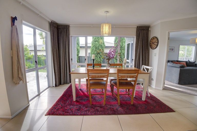 Photo of property in 6 Redwood Close, Havelock North, 4130