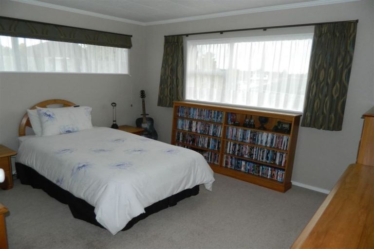 Photo of property in 10 Webb Avenue, Levin, 5510