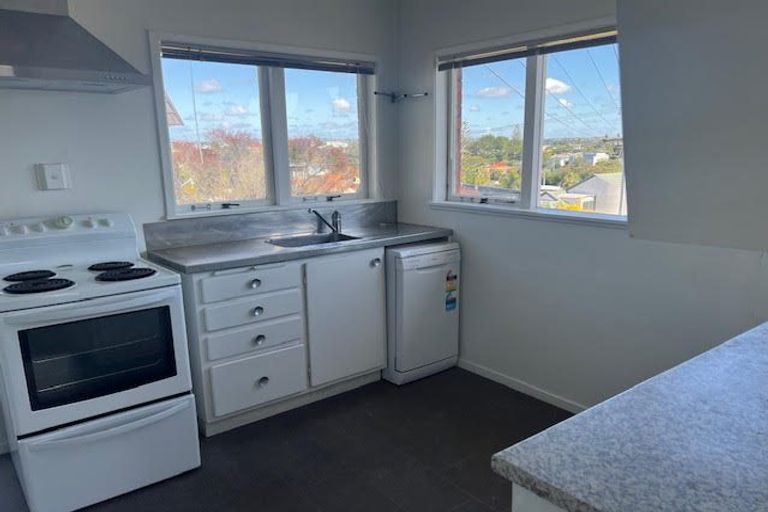 Photo of property in 1/6 Hart Road, Hauraki, Auckland, 0622