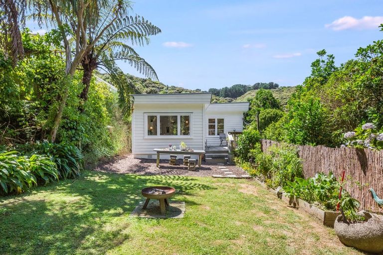 Photo of property in 63 Airlie Road, Plimmerton, Porirua, 5026
