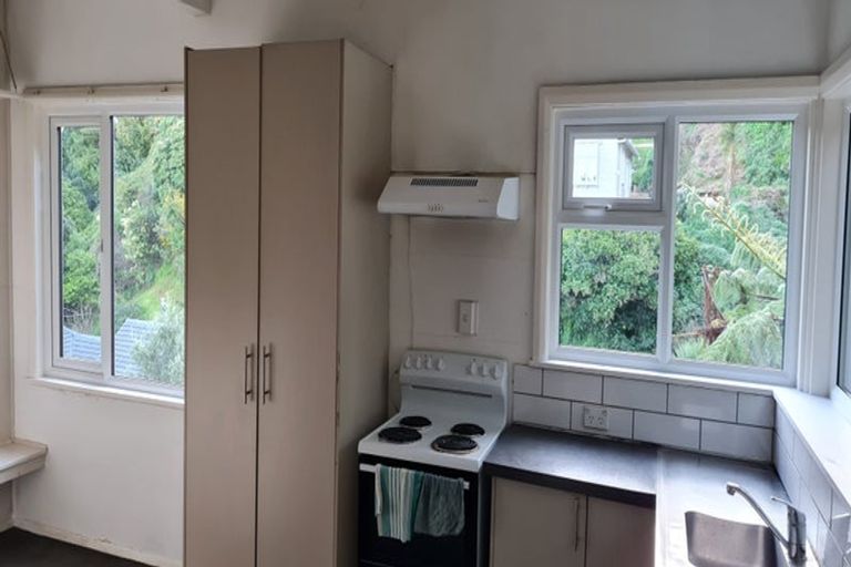 Photo of property in 16 Moffitt Street, Vogeltown, Wellington, 6021